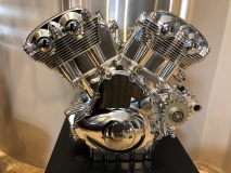 4-2011_VRSCF_1250cc_V-Rod_D-Henigman